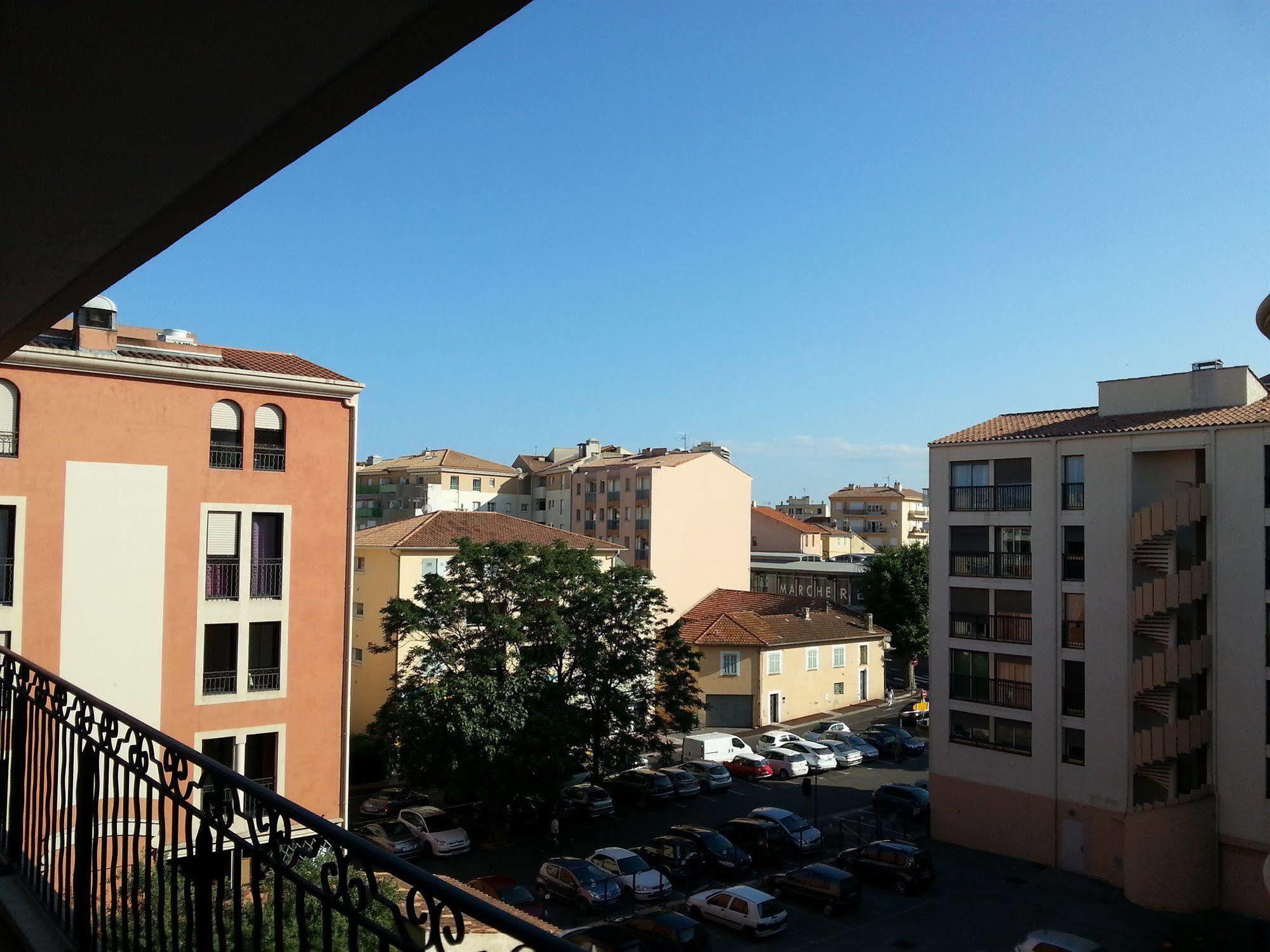 Residences Les Venitiennes Saint-Raphaël Exteriör bild